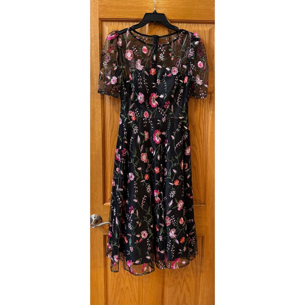Eliza J Embroidered Illusion Neck Cocktail Dress - Size 4 (new) - Picture 3 of 5